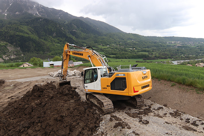 Departamento de los Altos Alpes: La excavadora de cadenas Liebherr R 926 G8 seduce a SATP